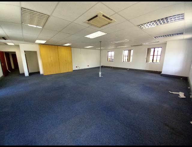 342M² OFFICE TO LET IN BRYANSTON